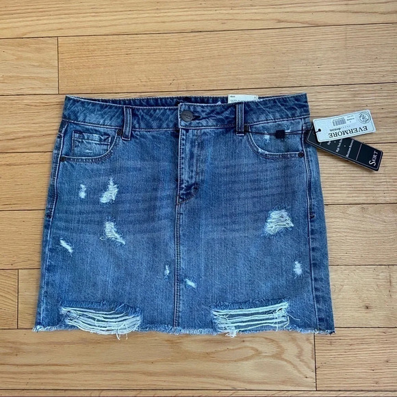 𝅺evermore denim skirt  size 5 distressed - Picture 2 of 5